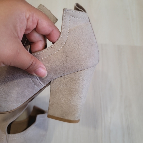 QUPID Tan Suede Ankle Booties size 5 1/2 - Picture 16 of 17